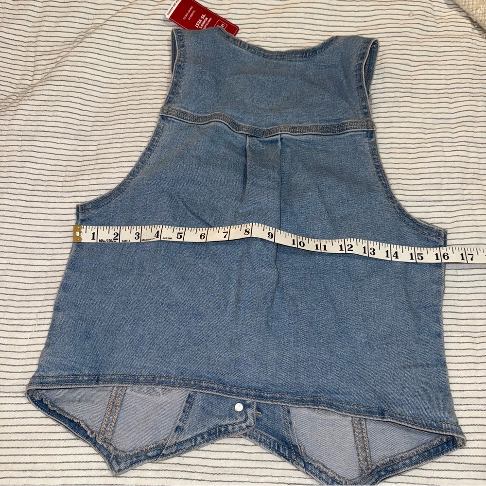 NWT Levi’s Denim Vest xsmall - Picture 4 of 6